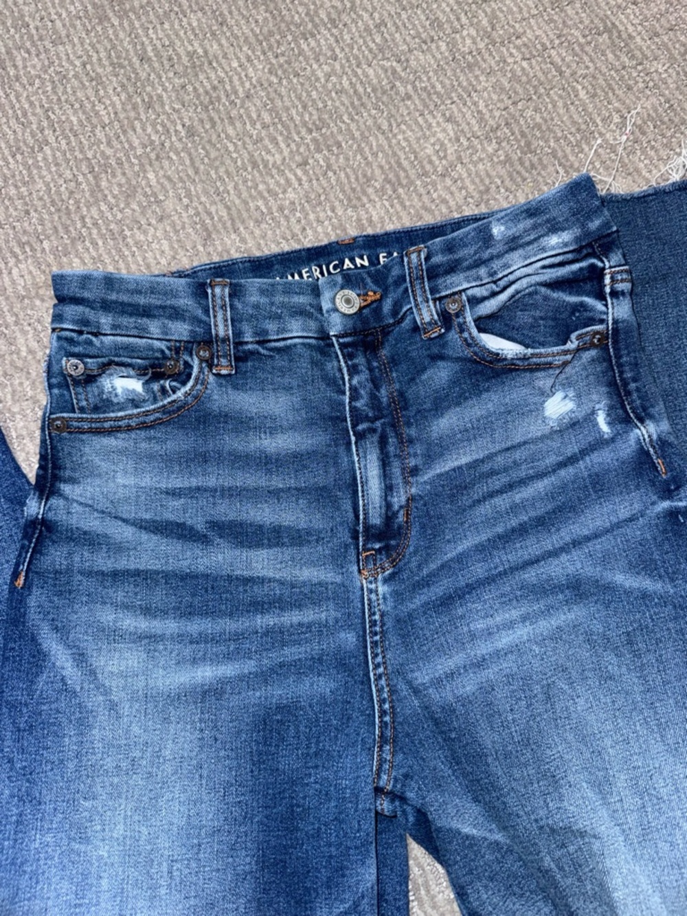 American Eagle Outfitters Women’s Blue Skinny Jeans with Light Distressing